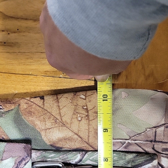 Realtree camo 9 pocket shoulder purse with adjustable strap - Picture 14 of 16